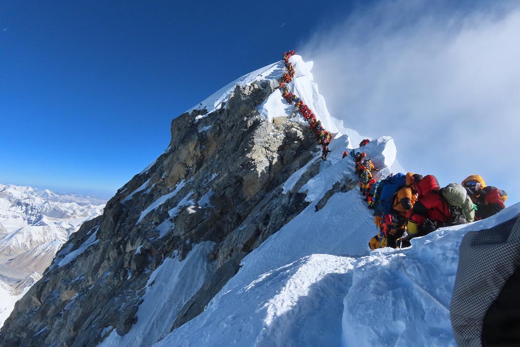 <strong>Nimsdai’s Project Possible: 14 Peaks</strong> Traffic Jam on Mt. Everest